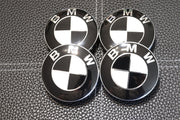 BMW Vanteiden Keskikupit / Musta-Valkoiset / 56mm (4kpl sarja)