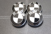 BMW Vanteiden Keskikupit / Musta-Valkoiset / 56mm (4kpl sarja)