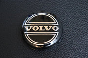 Volvo mustat vannekeskiöt ; Vanha tyyli ; 64mm (4kpl sarja)