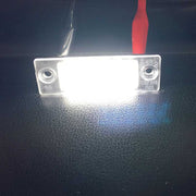 Skoda Superb Kirkkaat LED rekisterikilven valot ; 6000K valkoinen luksus sävy (2kpl sarja)