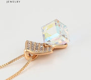 Kirkas kuution muotoinen kaulakoru Swarovski kristallilla